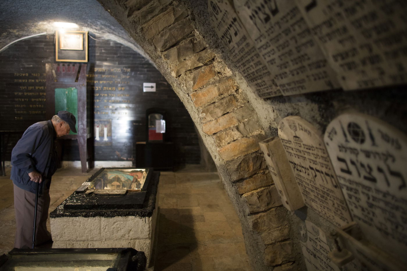 ערב יום השואה: חרדים מבקרים ב"מרתף השואה"