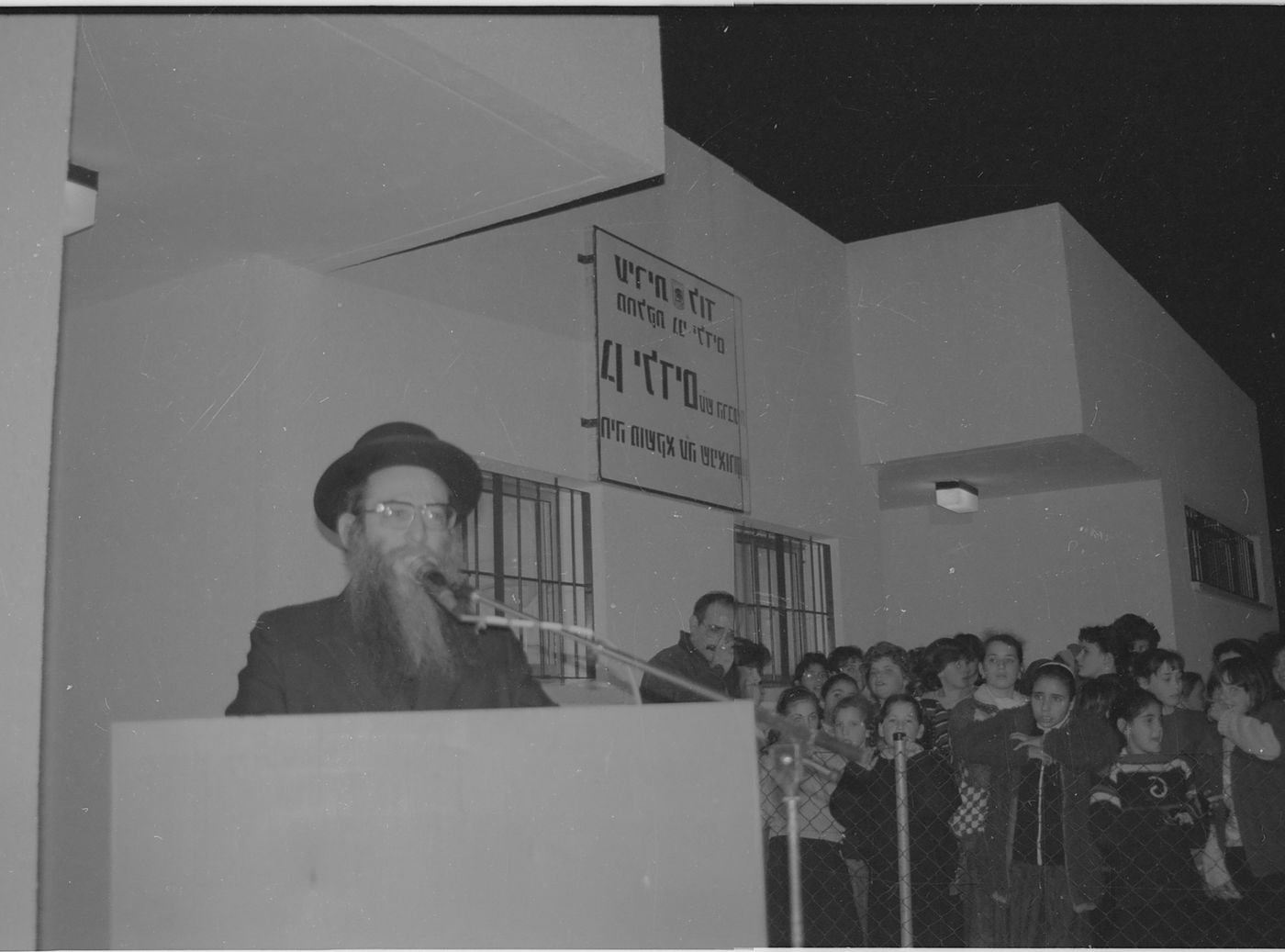 הרב נתן אורטנר, טוען שההונגרים הבריחו את האדמו"ר