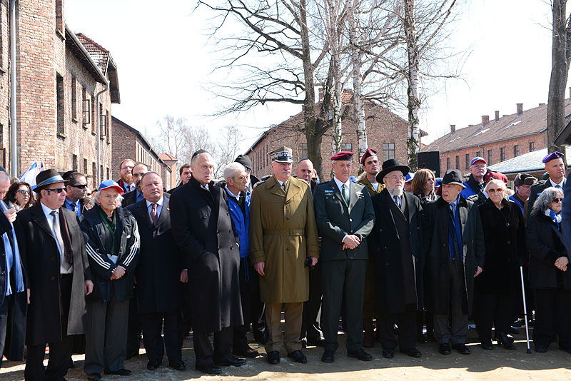 תיעוד מדהים: מצעד החיים באושוויץ