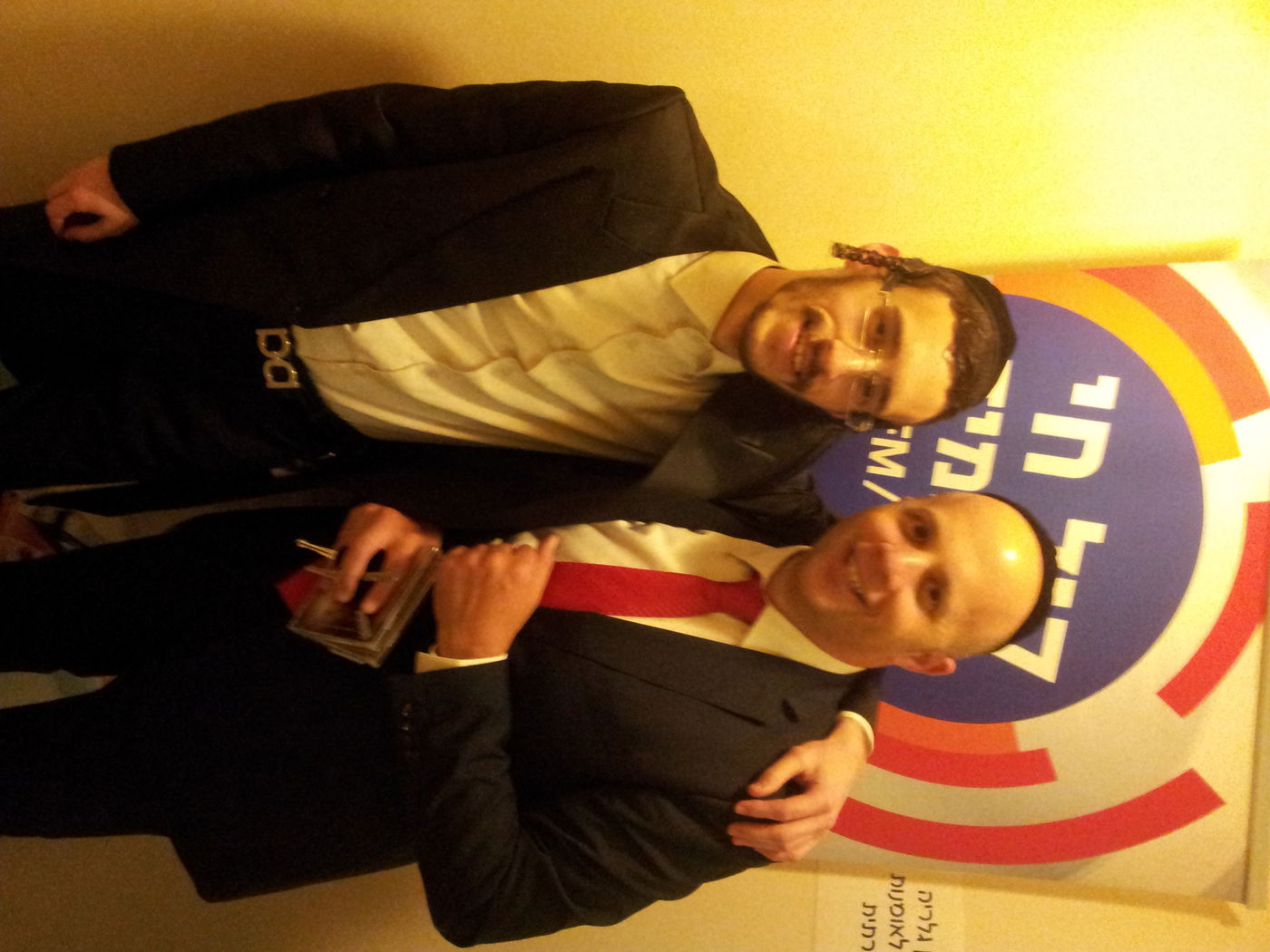 טוקר עם מפיקו ש'בישל' את ההפתעה, חיים הופמן