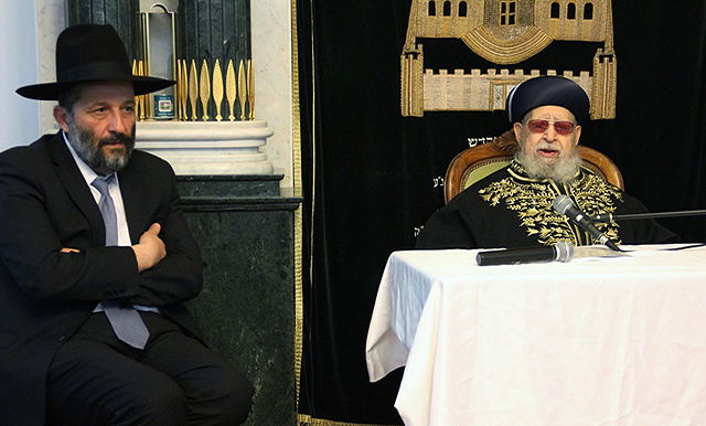 הגר"ע יוסף בעצרת