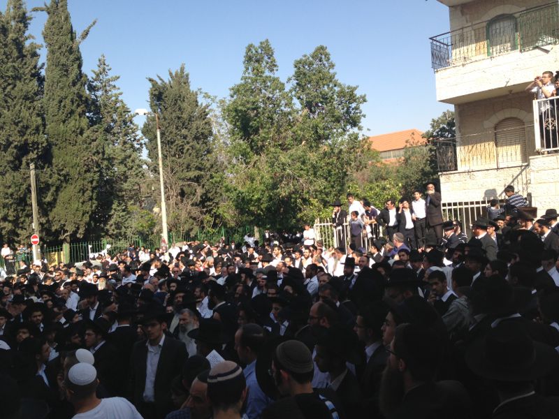 וכל בית ישראל יבכו: המונים בהלווית הגאון הרב יעקב יוסף זצ"ל