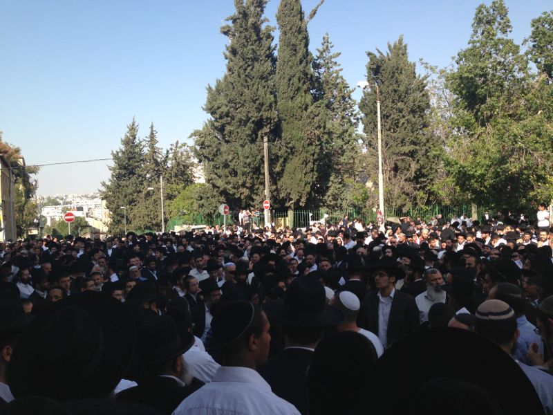 וכל בית ישראל יבכו: המונים בהלווית הגאון הרב יעקב יוסף זצ"ל