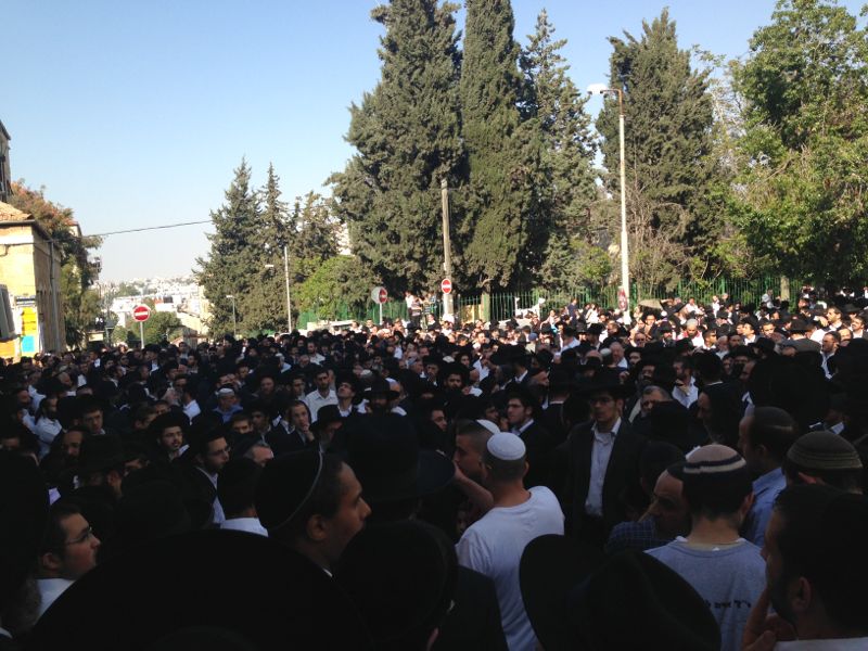 וכל בית ישראל יבכו: המונים בהלווית הגאון הרב יעקב יוסף זצ"ל