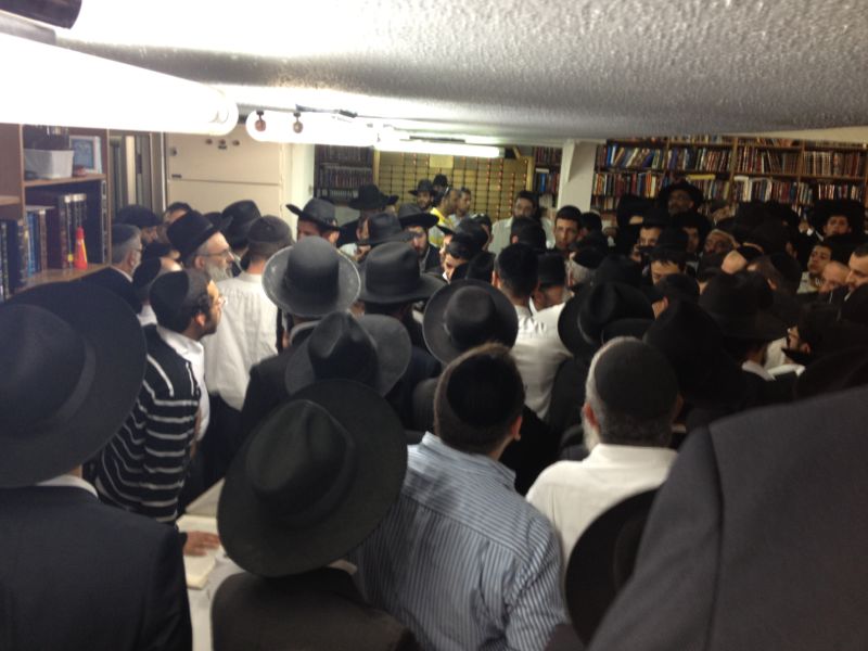 וכל בית ישראל יבכו: המונים בהלווית הגאון הרב יעקב יוסף זצ"ל