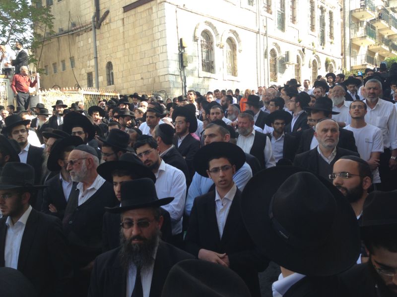 וכל בית ישראל יבכו: המונים בהלווית הגאון הרב יעקב יוסף זצ"ל