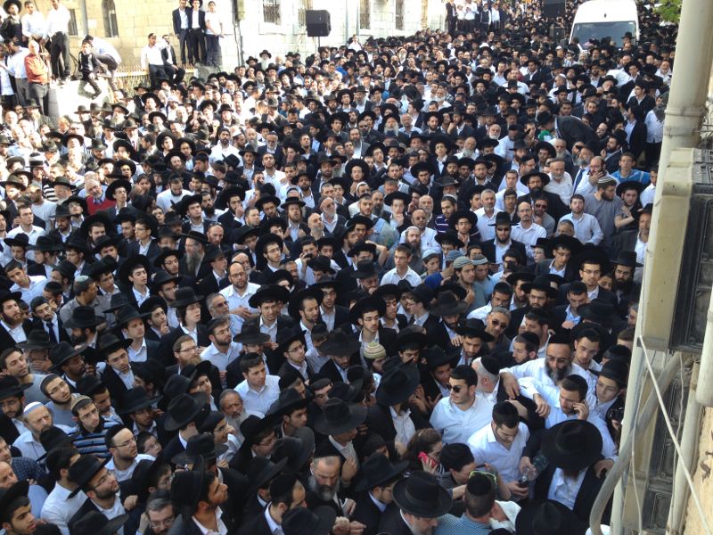 וכל בית ישראל יבכו: המונים בהלווית הגאון הרב יעקב יוסף זצ"ל