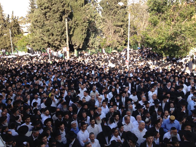וכל בית ישראל יבכו: המונים בהלווית הגאון הרב יעקב יוסף זצ"ל