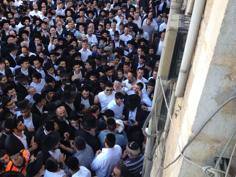 וכל בית ישראל יבכו: המונים בהלווית הגאון הרב יעקב יוסף זצ"ל