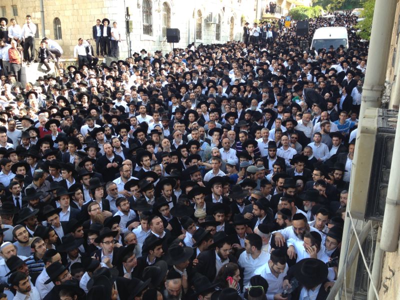 וכל בית ישראל יבכו: המונים בהלווית הגאון הרב יעקב יוסף זצ"ל