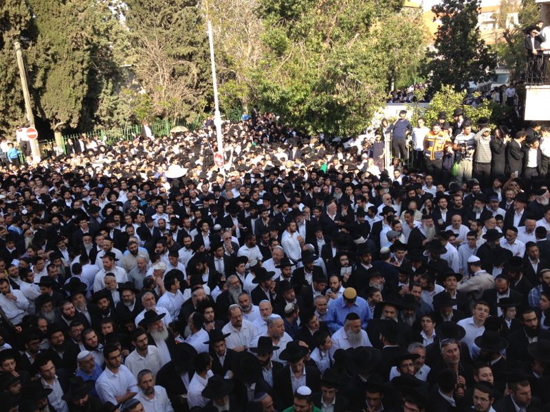 וכל בית ישראל יבכו: המונים בהלווית הגאון הרב יעקב יוסף זצ"ל