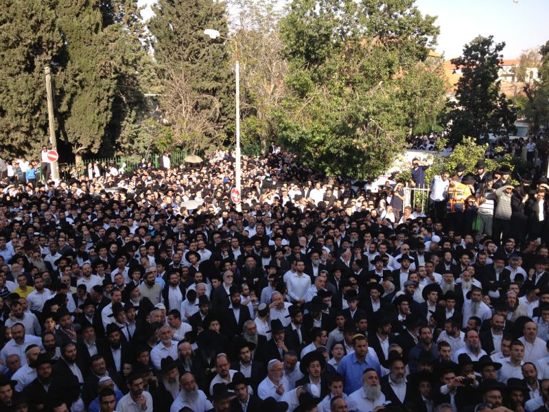 וכל בית ישראל יבכו: המונים בהלווית הגאון הרב יעקב יוסף זצ"ל