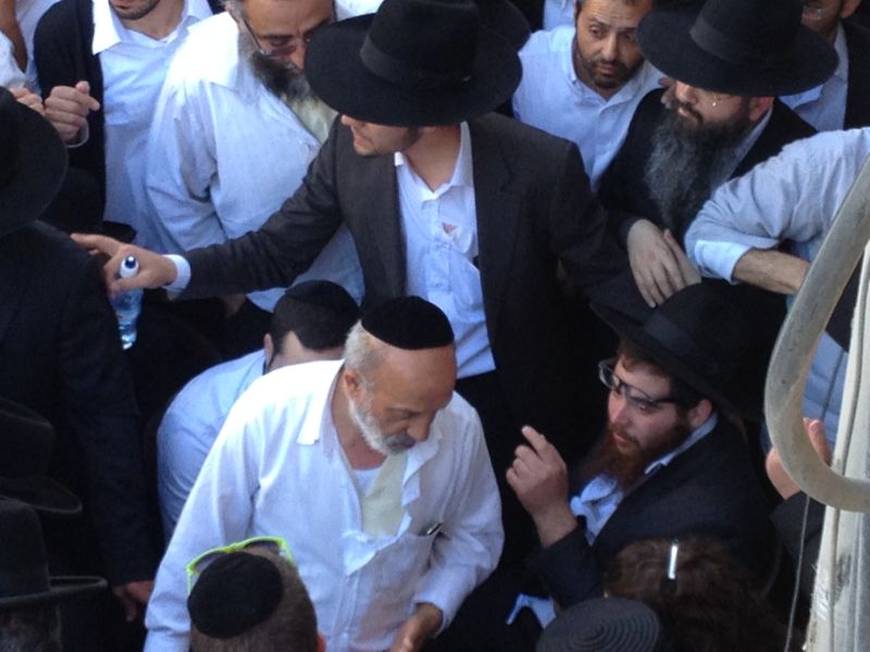 וכל בית ישראל יבכו: המונים בהלווית הגאון הרב יעקב יוסף זצ"ל