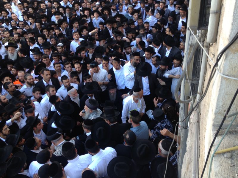 וכל בית ישראל יבכו: המונים בהלווית הגאון הרב יעקב יוסף זצ"ל