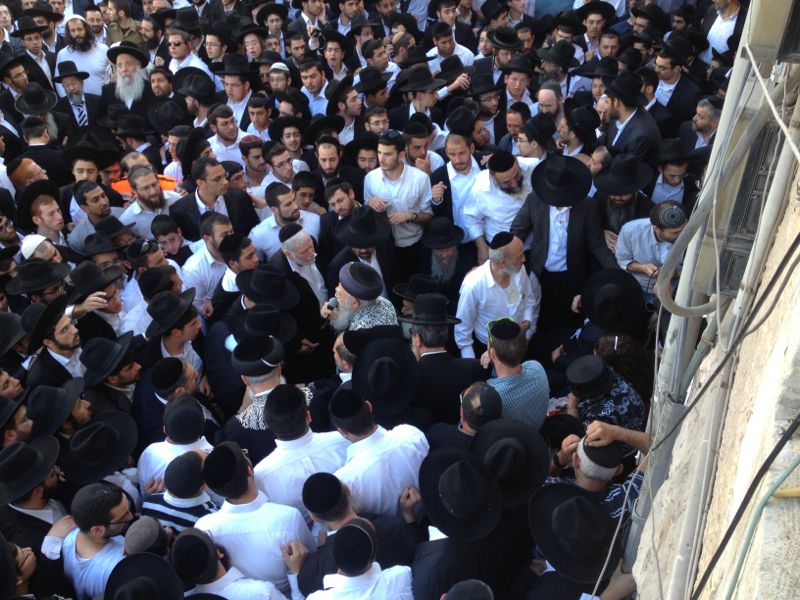 וכל בית ישראל יבכו: המונים בהלווית הגאון הרב יעקב יוסף זצ"ל