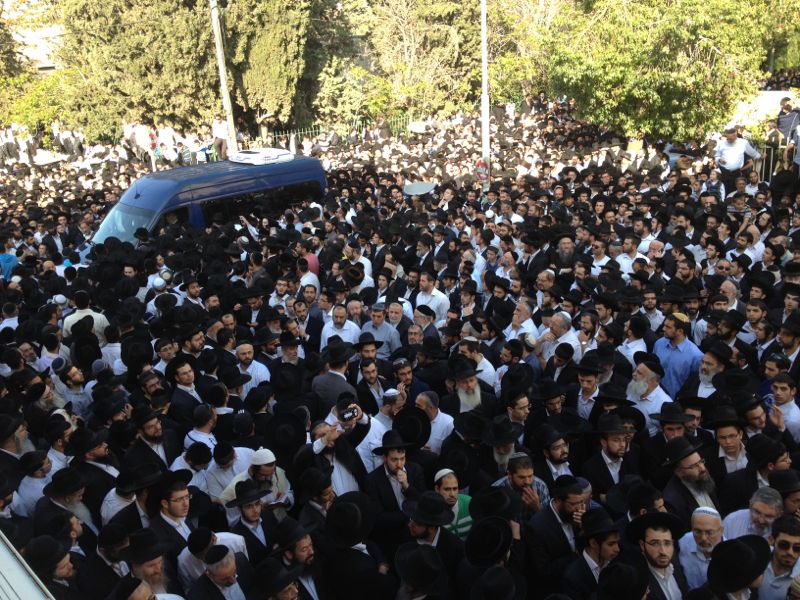 וכל בית ישראל יבכו: המונים בהלווית הגאון הרב יעקב יוסף זצ"ל
