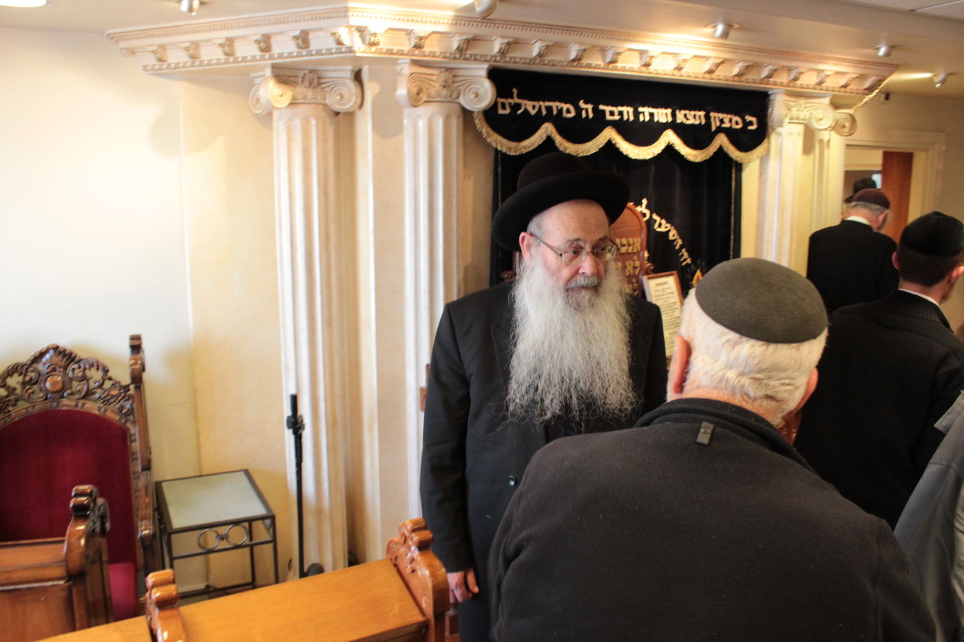 מנחמים את מרן הגר"ע יוסף • תיעוד מתוך הבית