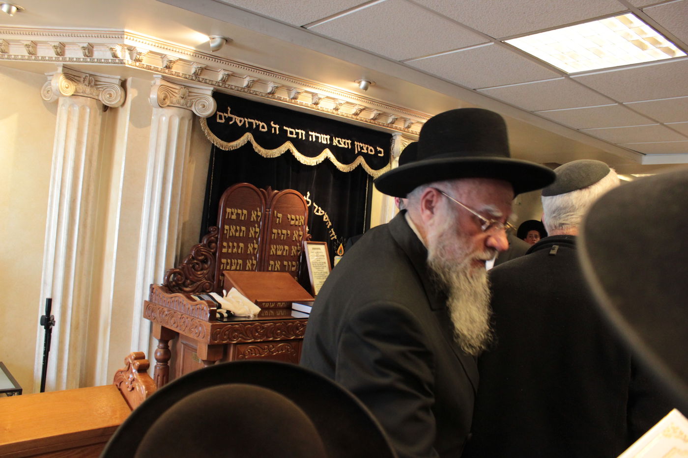 מנחמים את מרן הגר"ע יוסף • תיעוד מתוך הבית