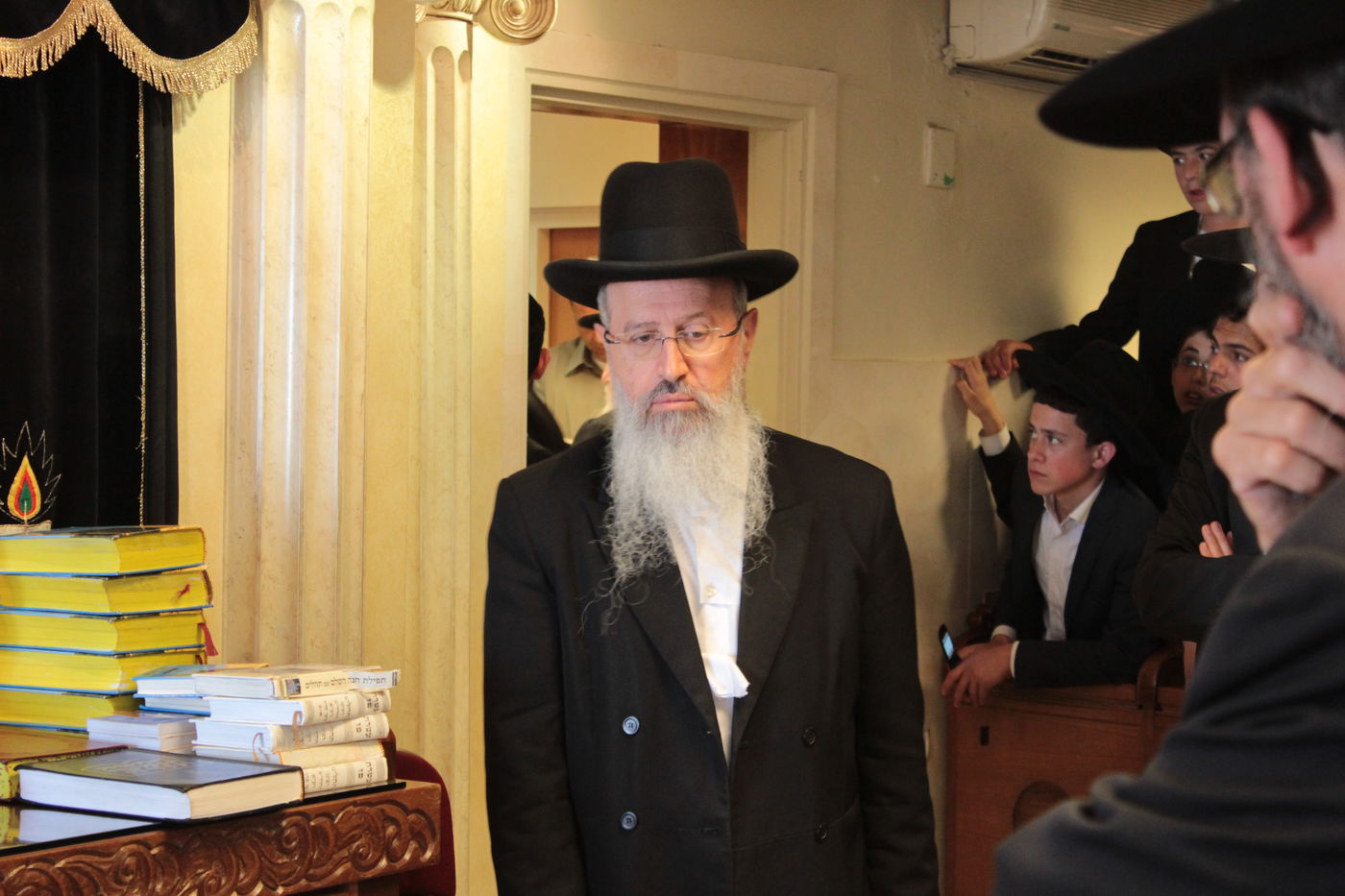 מנחמים את מרן הגר"ע יוסף • תיעוד מתוך הבית