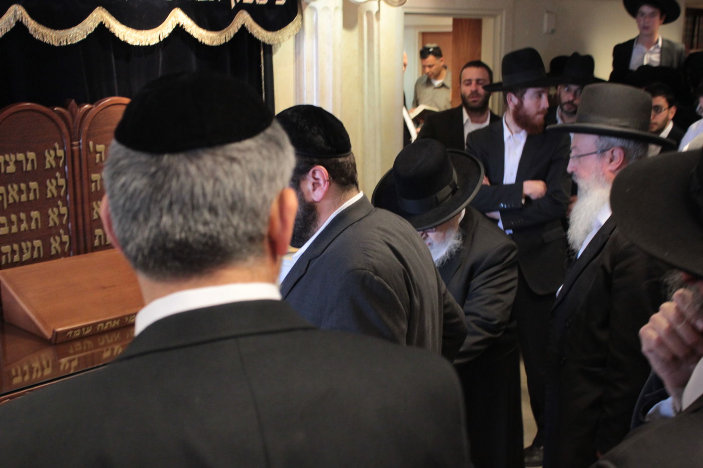 מנחמים את מרן הגר"ע יוסף • תיעוד מתוך הבית