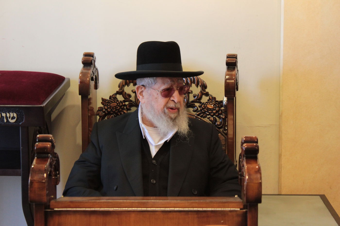 מנחמים את מרן הגר"ע יוסף • תיעוד מתוך הבית