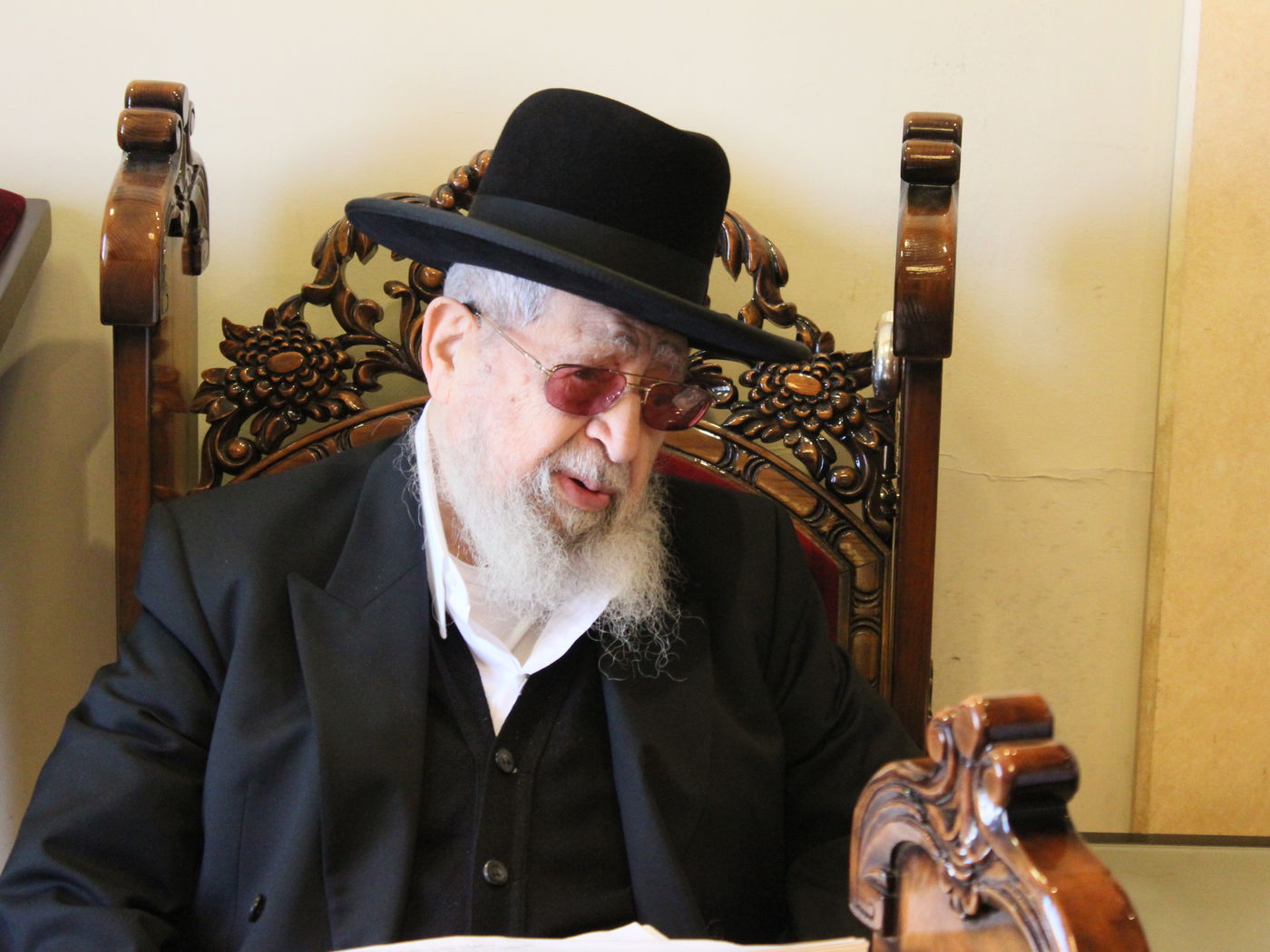 מנחמים את מרן הגר"ע יוסף • תיעוד מתוך הבית