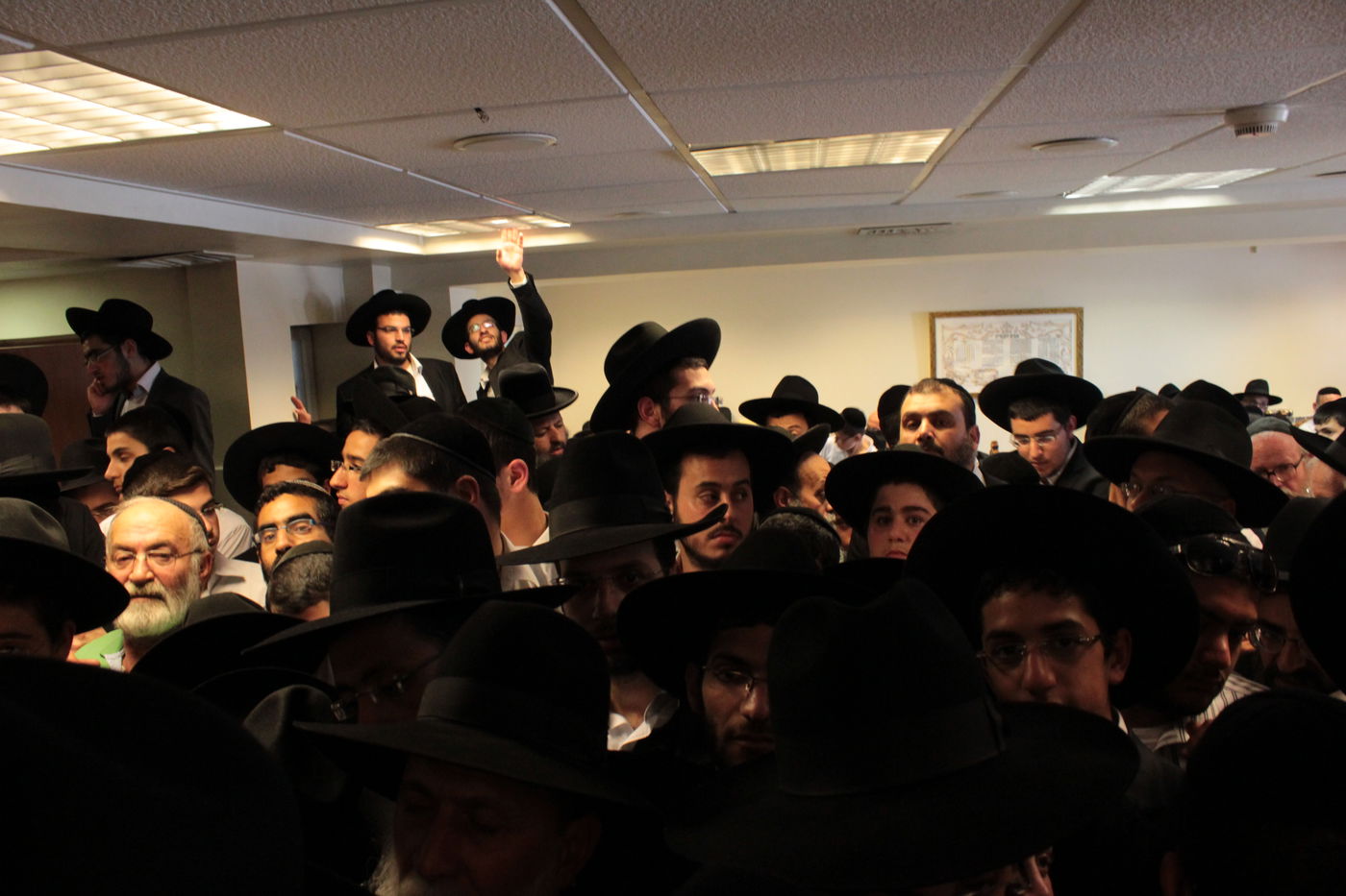 מנחמים את מרן הגר"ע יוסף • תיעוד מתוך הבית