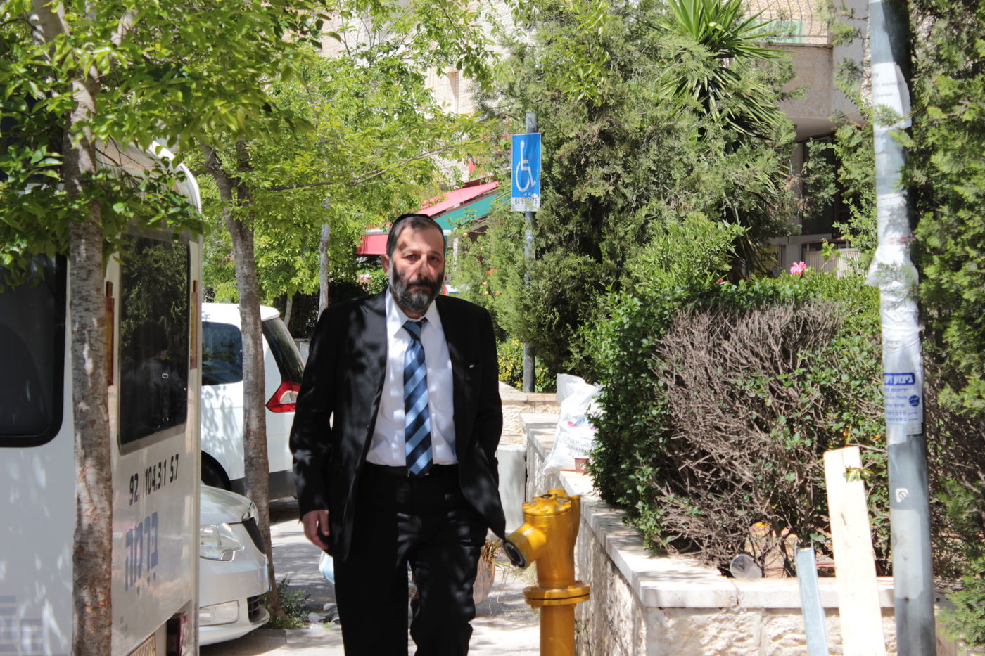 מנחמים את מרן הגר"ע יוסף • תיעוד מתוך הבית