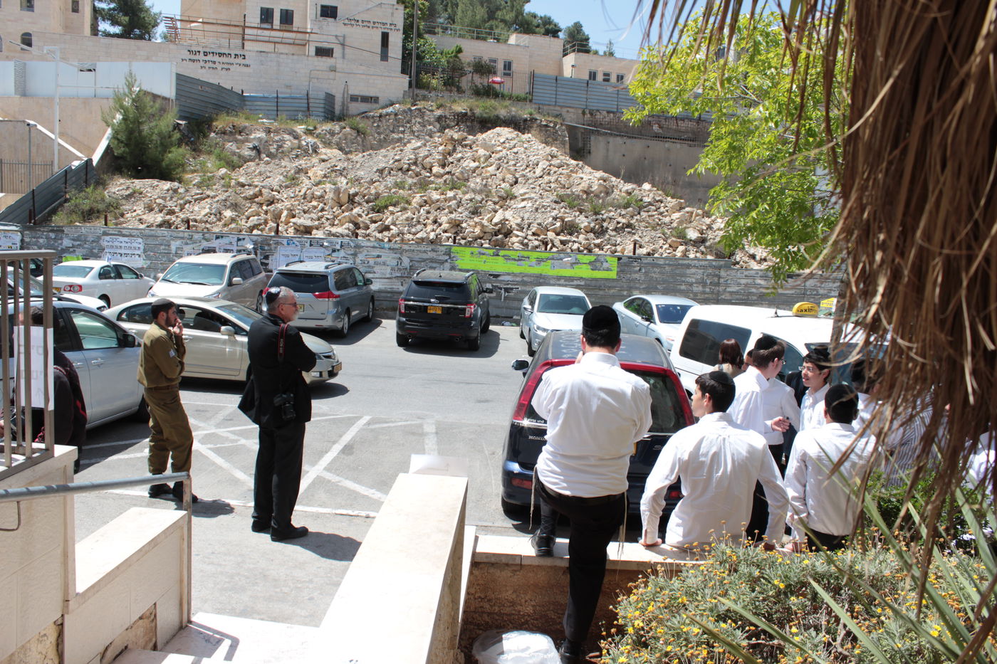 מנחמים את מרן הגר"ע יוסף • תיעוד מתוך הבית