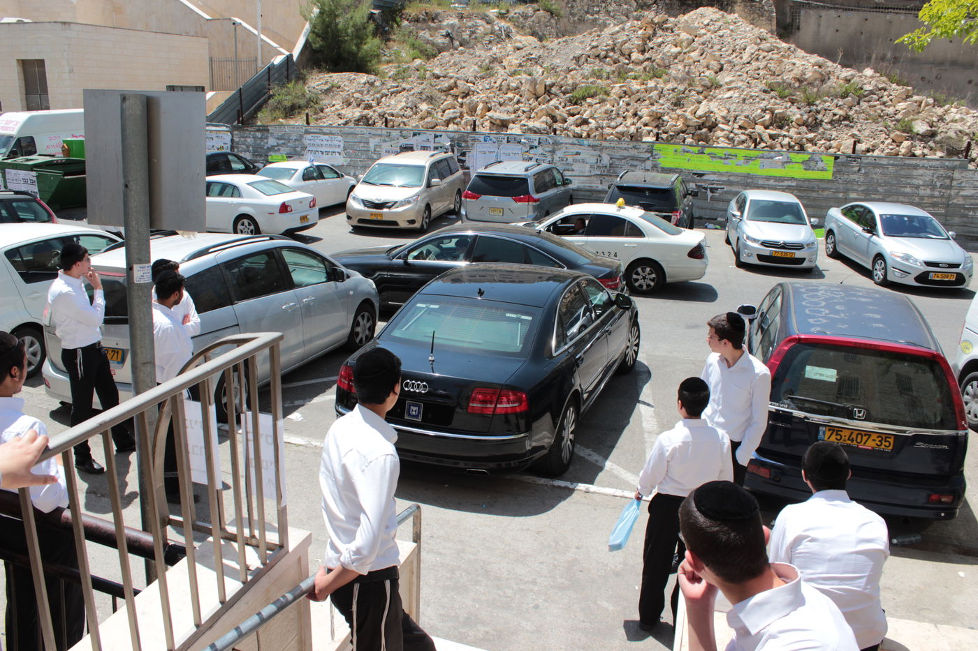 מנחמים את מרן הגר"ע יוסף • תיעוד מתוך הבית