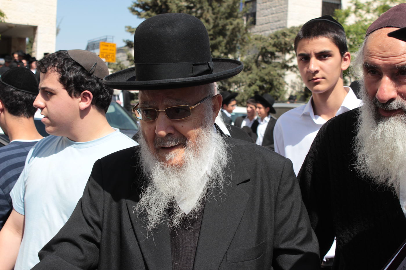 מנחמים את מרן הגר"ע יוסף • תיעוד מתוך הבית