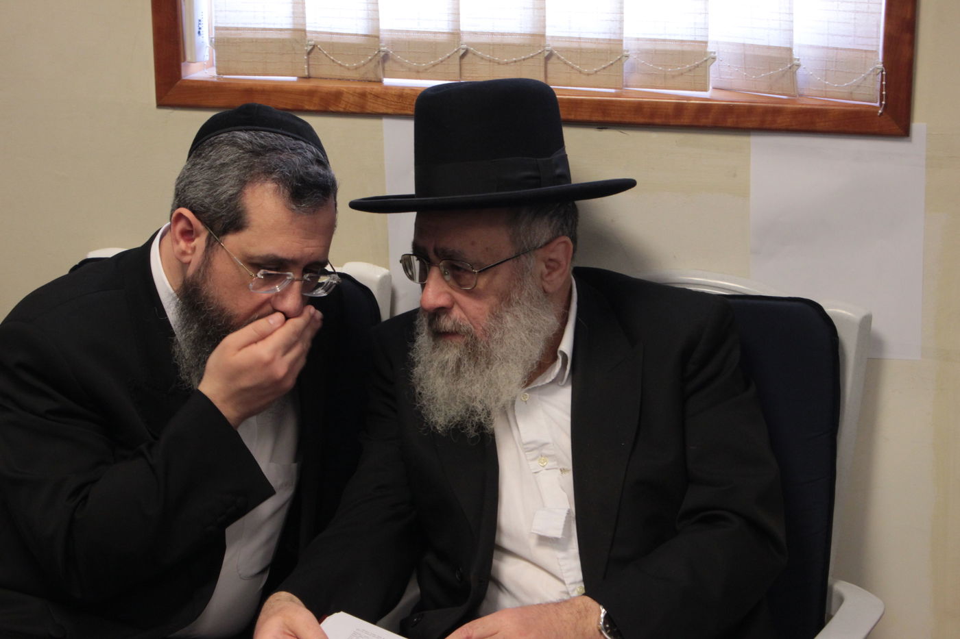 מנחמים את מרן הגר"ע יוסף • תיעוד מתוך הבית