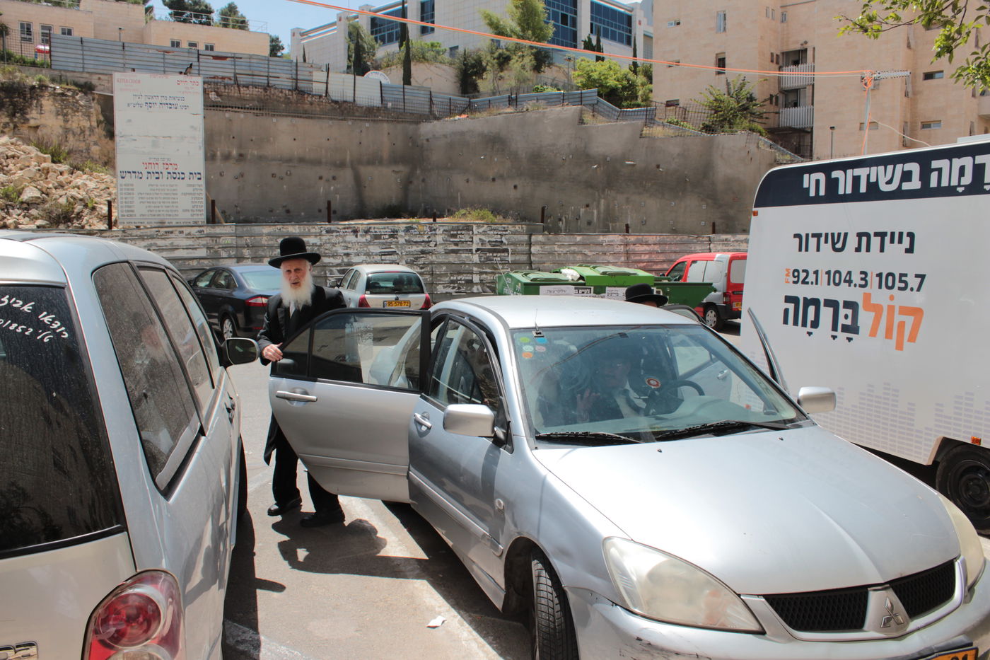 מנחמים את מרן הגר"ע יוסף • תיעוד מתוך הבית