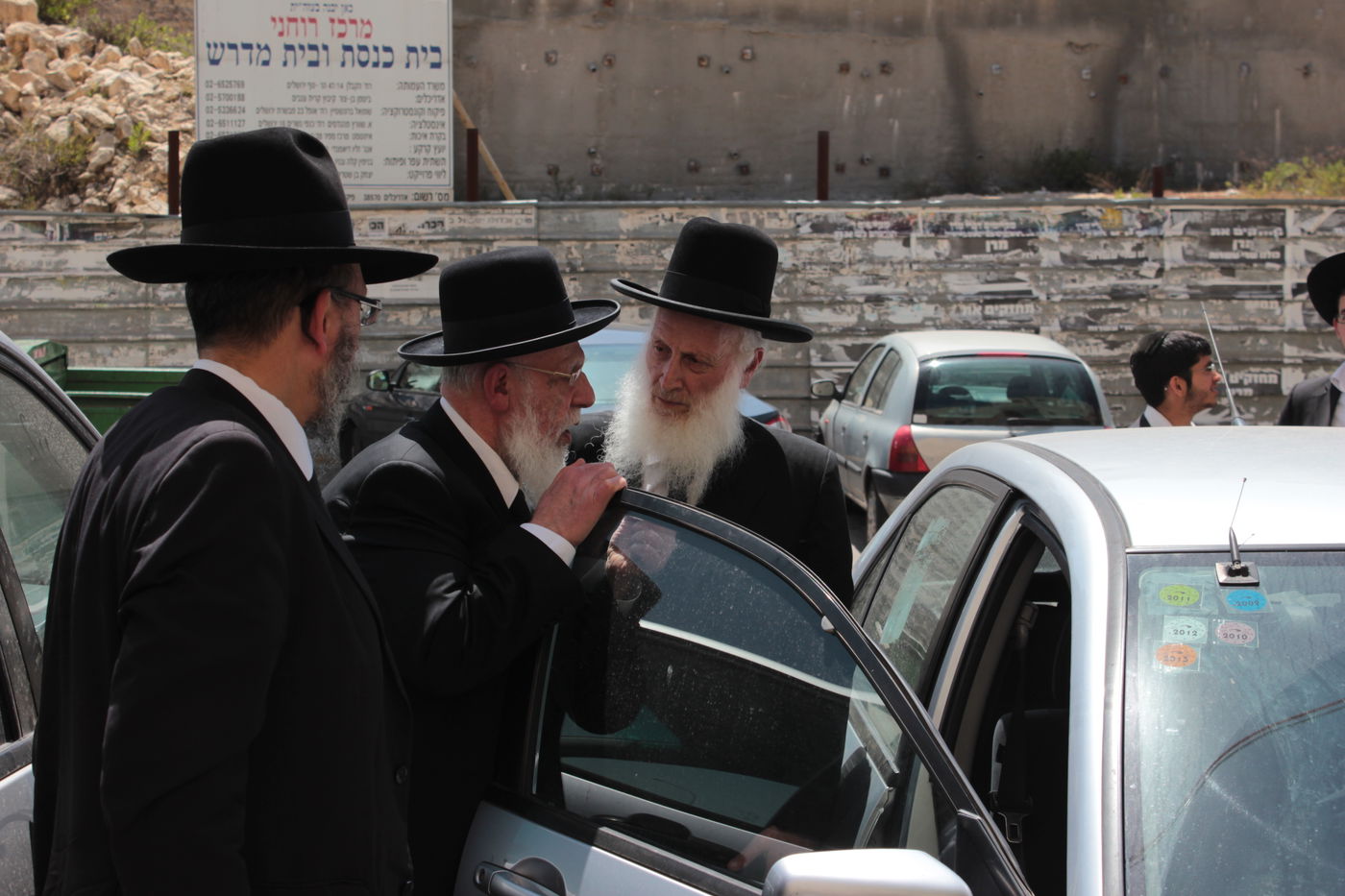 מנחמים את מרן הגר"ע יוסף • תיעוד מתוך הבית