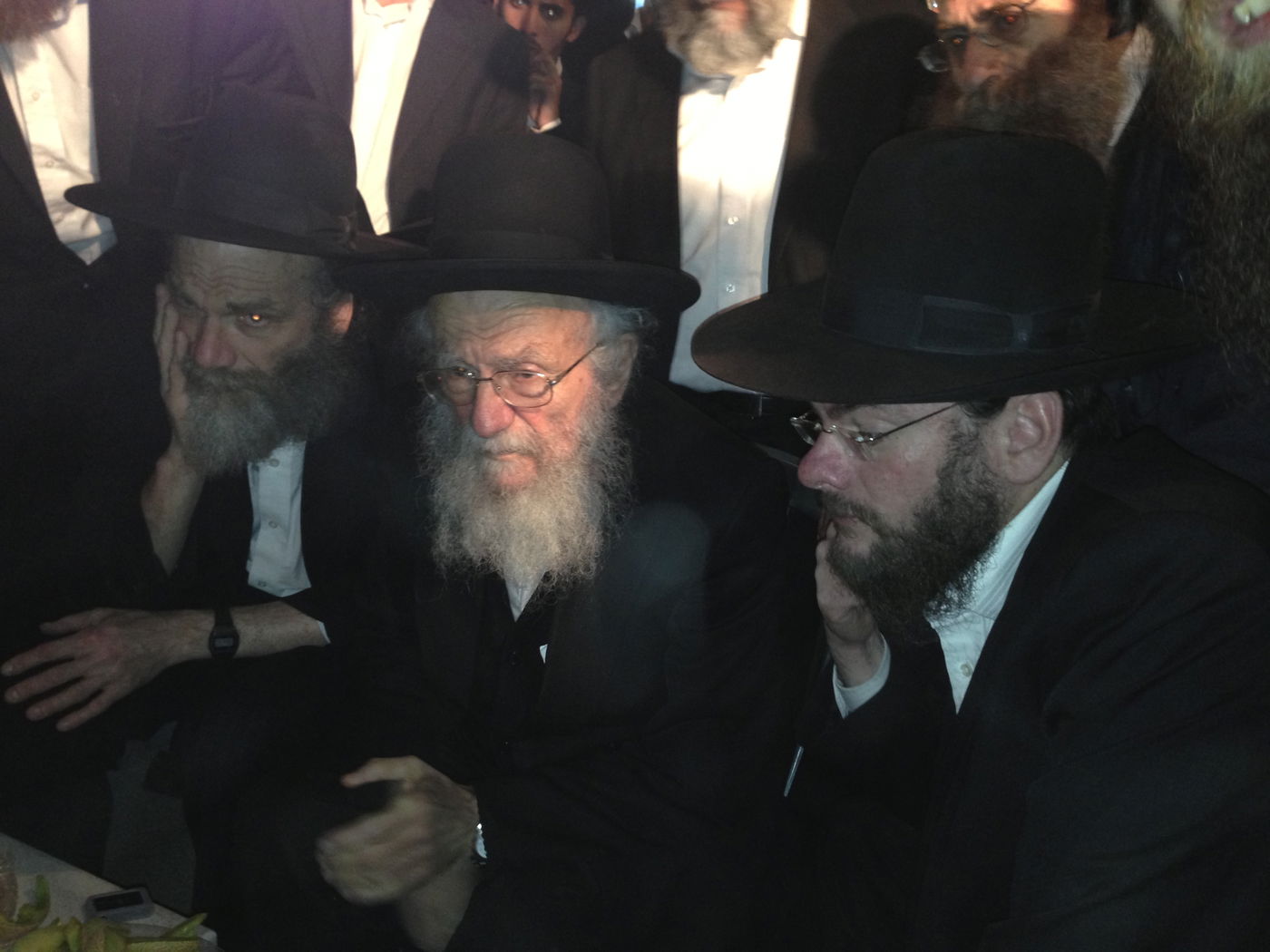 אבלים וכואבים: מנחמים בבית הרב יעקב יוסף זצ"ל