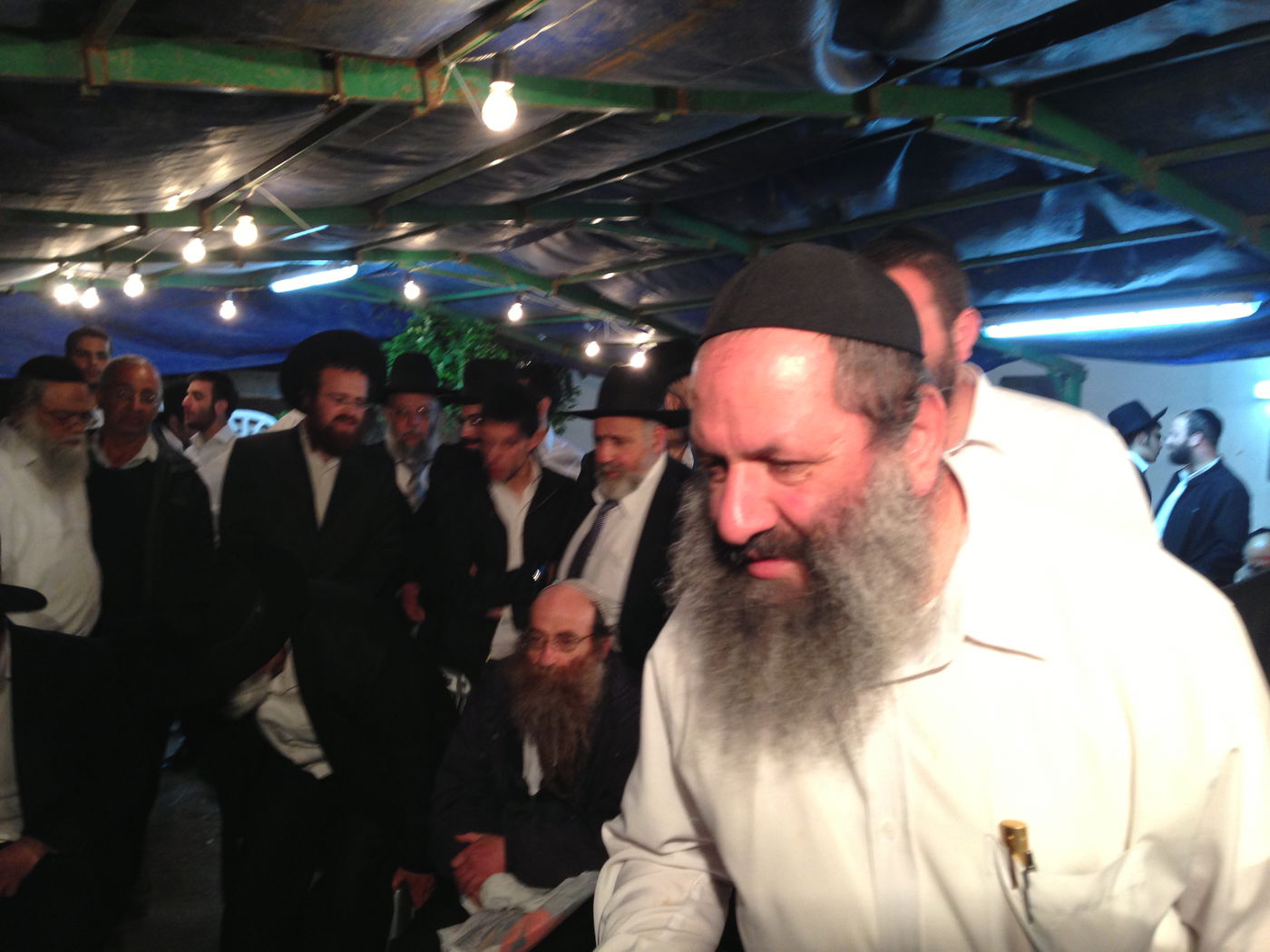 אבלים וכואבים: מנחמים בבית הרב יעקב יוסף זצ"ל