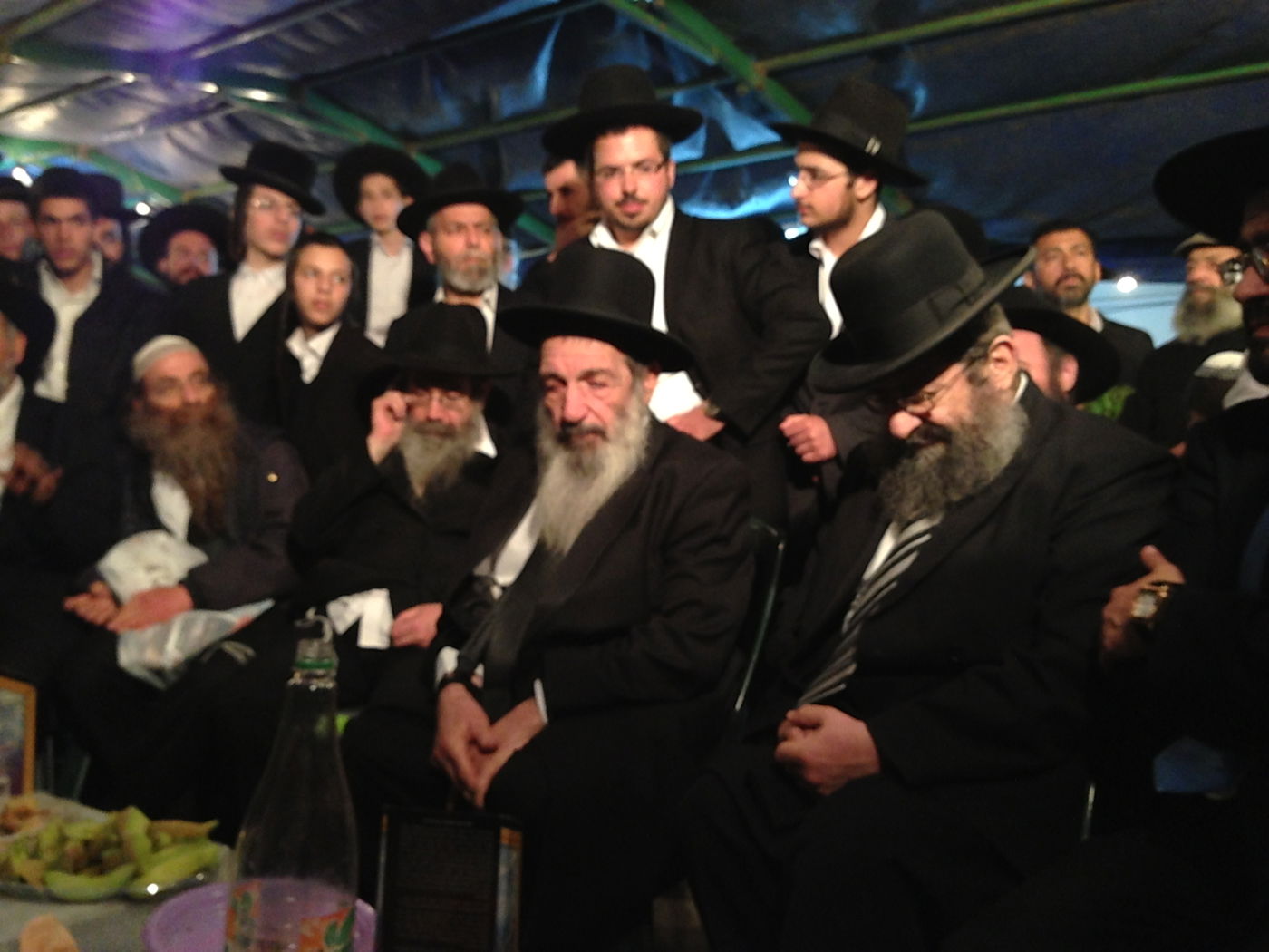 אבלים וכואבים: מנחמים בבית הרב יעקב יוסף זצ"ל