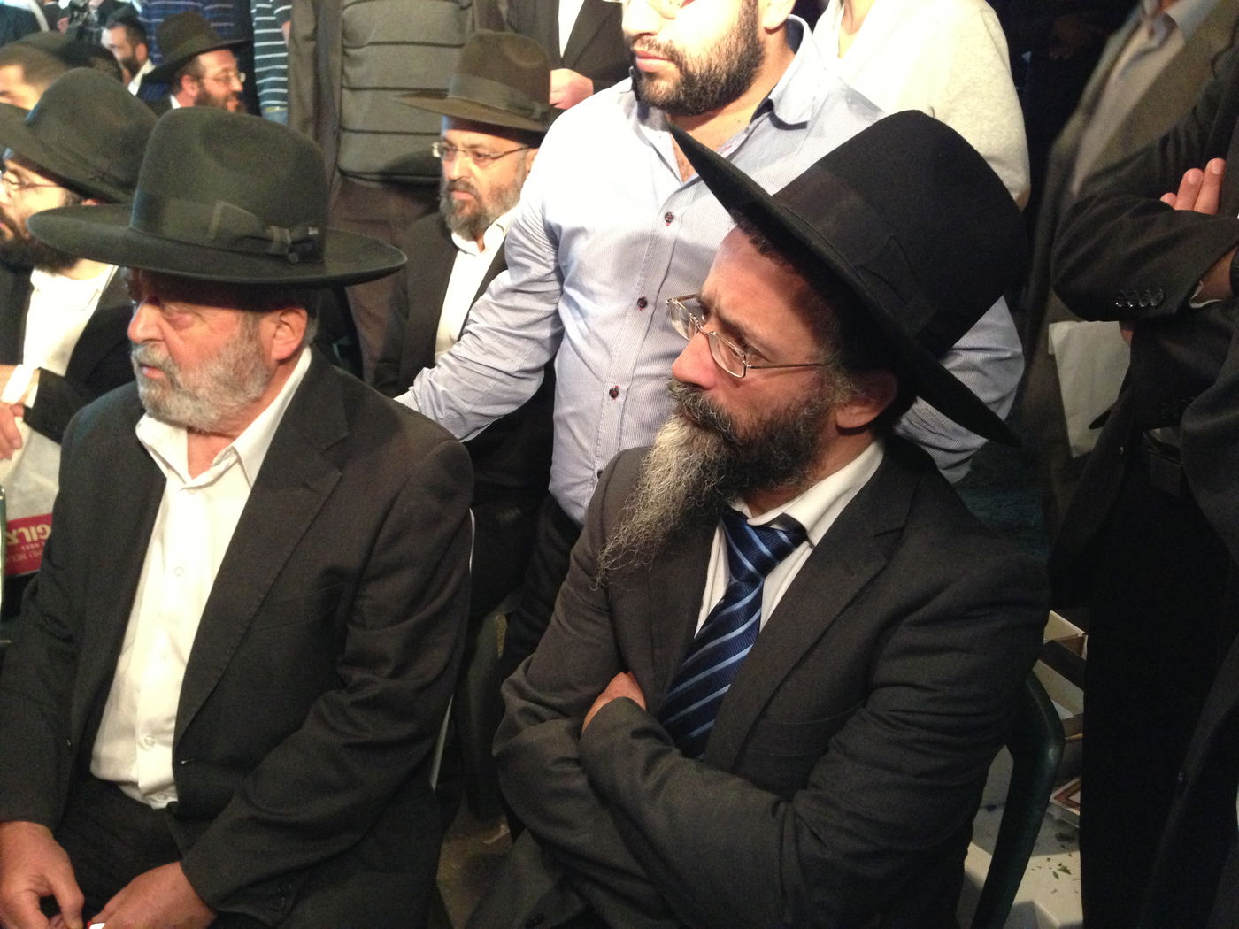 אבלים וכואבים: מנחמים בבית הרב יעקב יוסף זצ"ל