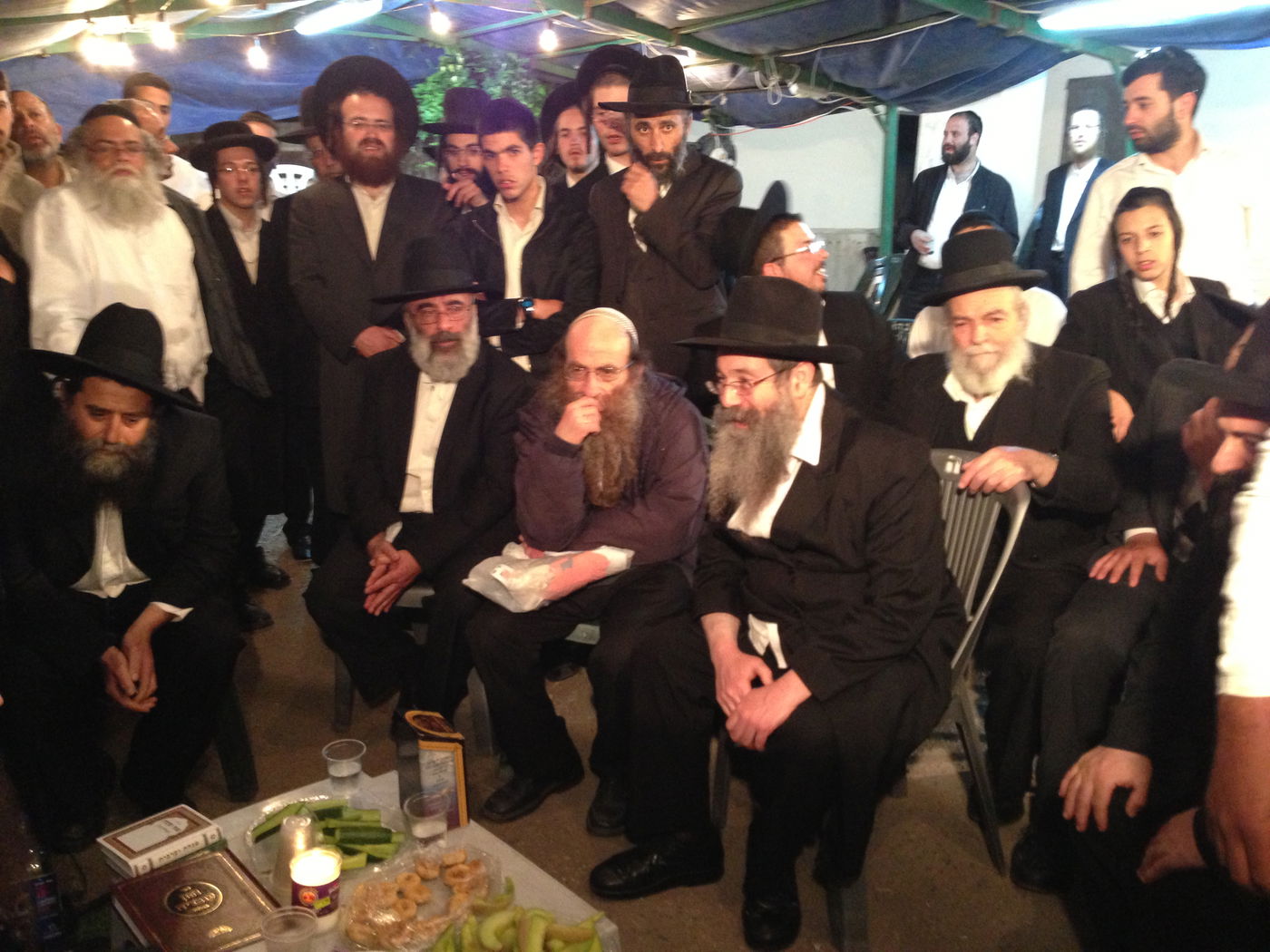 אבלים וכואבים: מנחמים בבית הרב יעקב יוסף זצ"ל