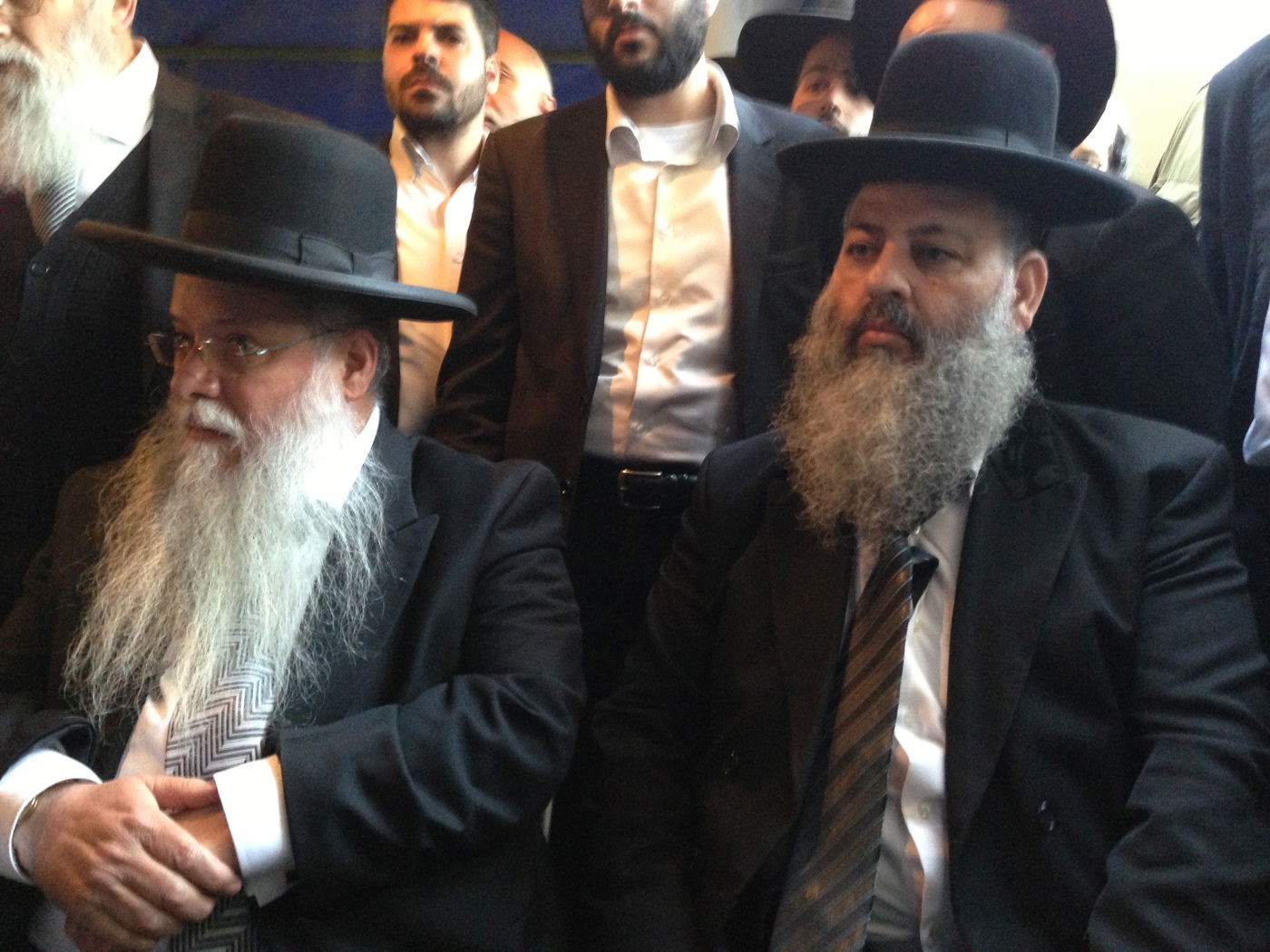 אבלים וכואבים: מנחמים בבית הרב יעקב יוסף זצ"ל