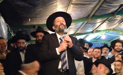 צפו: אריה דרעי סופד בדמעות לרב יעקב יוסף זצ"ל