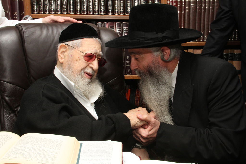 יום של ניחומים בבית הרב יעקב יוסף ע"ה