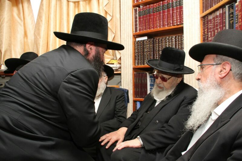 יום של ניחומים בבית הרב יעקב יוסף ע"ה