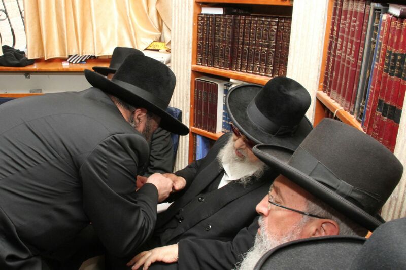 יום של ניחומים בבית הרב יעקב יוסף ע"ה