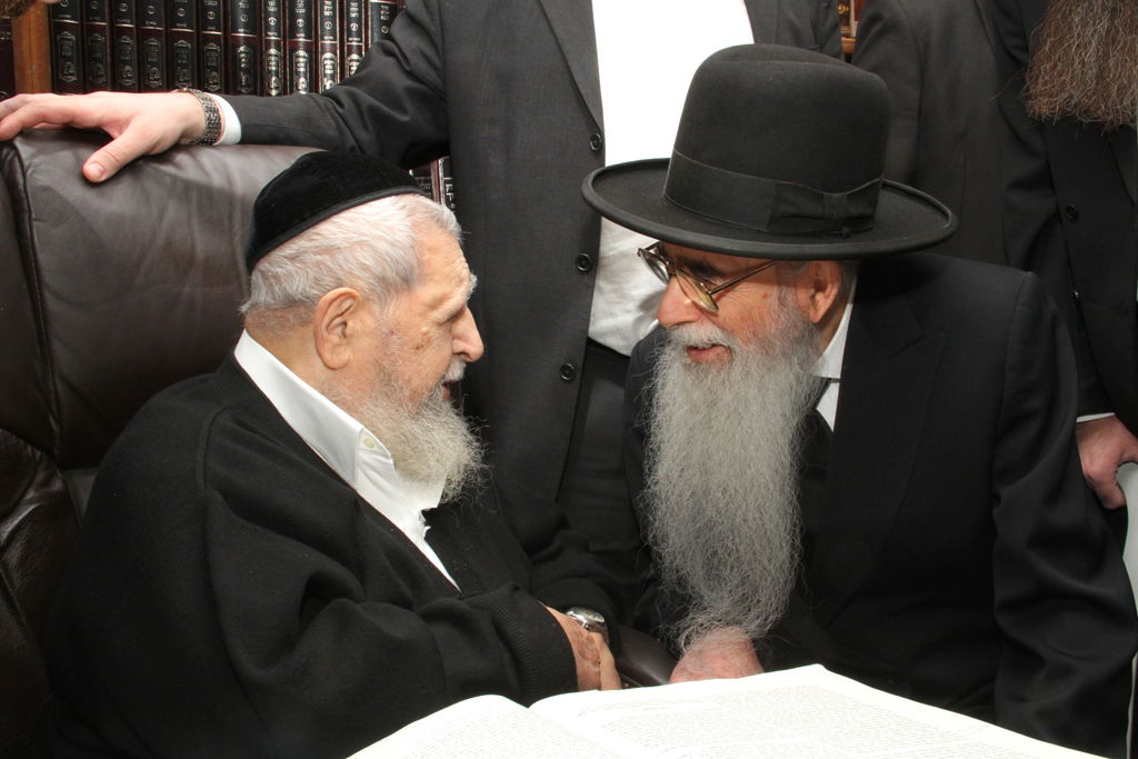 יום של ניחומים בבית הרב יעקב יוסף ע"ה