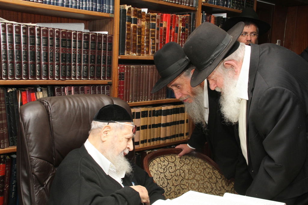 יום של ניחומים בבית הרב יעקב יוסף ע"ה