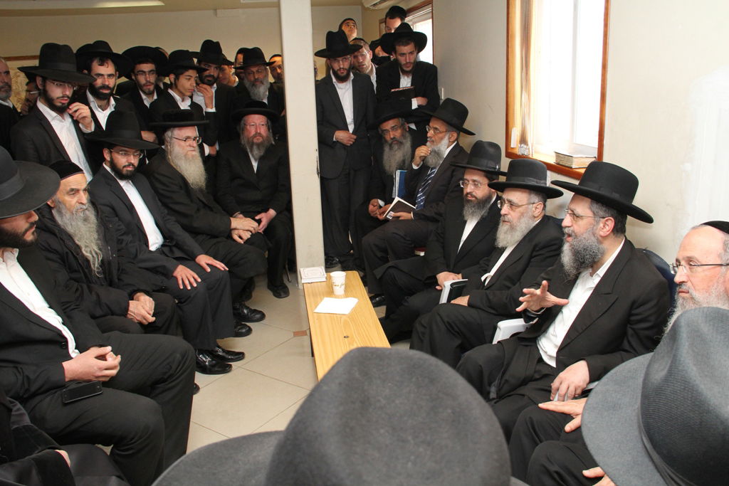 יום של ניחומים בבית הרב יעקב יוסף ע"ה