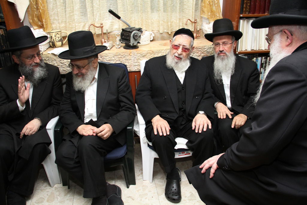 יום של ניחומים בבית הרב יעקב יוסף ע"ה