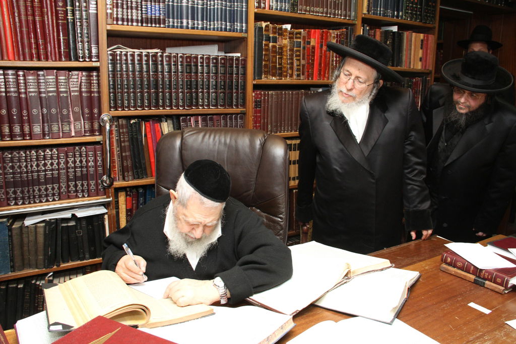 יום של ניחומים בבית הרב יעקב יוסף ע"ה