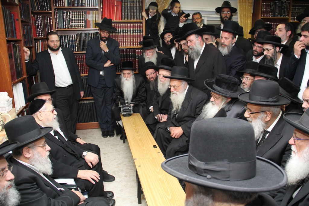 יום של ניחומים בבית הרב יעקב יוסף ע"ה